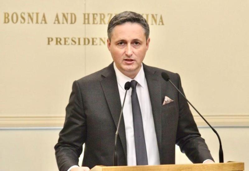 Bećirović odgovorio Dodiku: Neka se valja u blatu uvreda