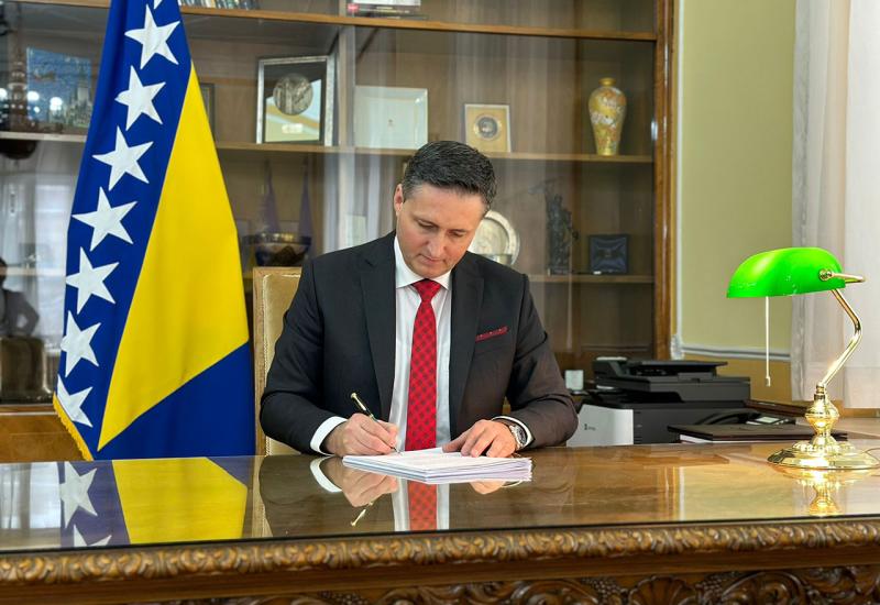 Bećirović: Sankcije EU-a prema Dodiku trebaju biti pooštrene