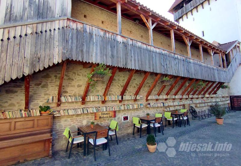 Knjižnica :))) - Mediaș, grad 17 kula i „onog zlatnog vina“
