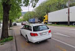 VIDEO | Mostar: Kamioni blokirali cestu, 'Švicarac' vozio jednosmjernom i ugrozio pješake