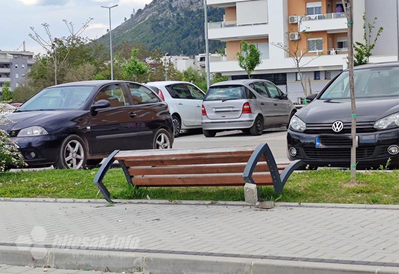 Vandalizam naš subotnji: Svakog vikenda u Čapljini stradaju klupe