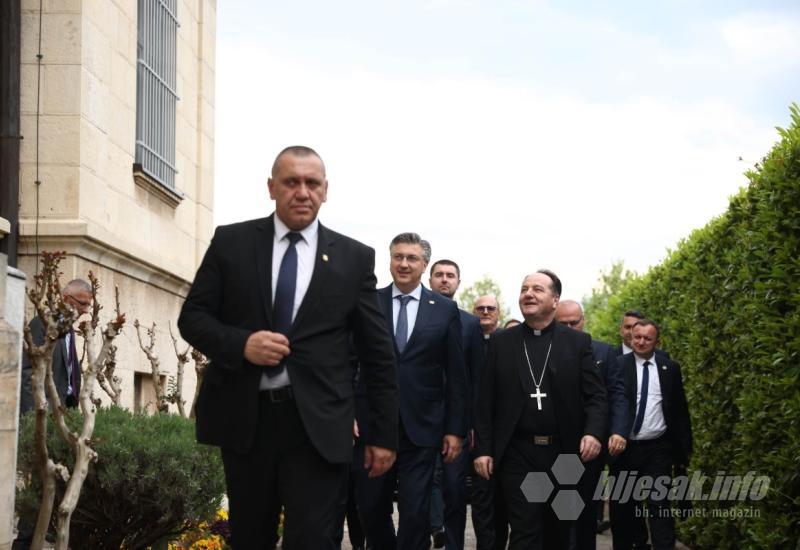Biskup Palić ugostio Plenkovića: Izražena briga o iseljavanju mladih iz Hercegovine