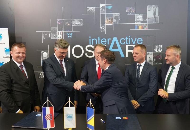 Mario Kordić i Ivica Kirin potpisali sporazum o prijateljstvu i suradnji dvaju gradova - Mostar i Virovitica ovjekovječili prijateljstvo
