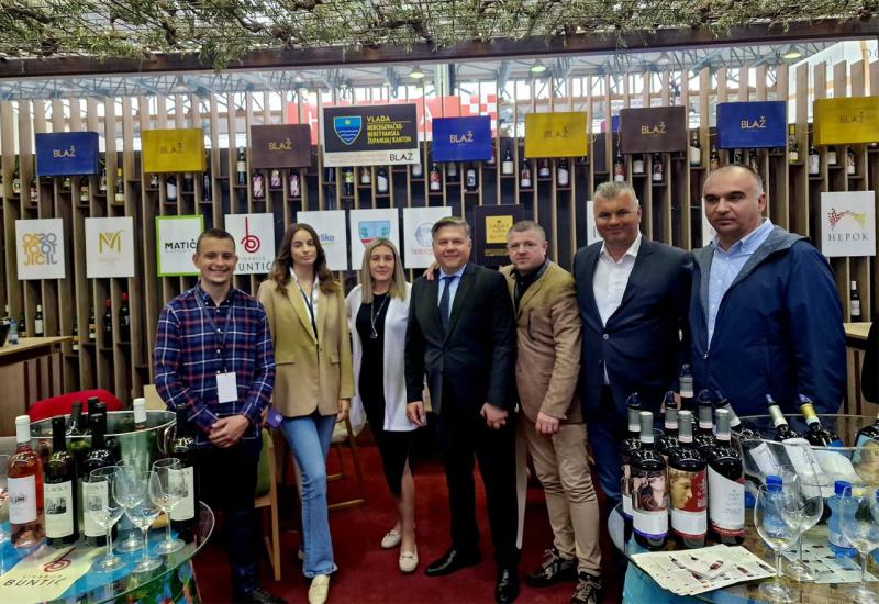 Hercegovački vinari zasjali na sajmu u Mostaru: Posjetitelji uživali u autohtonim sortama Blatine i Žilavke