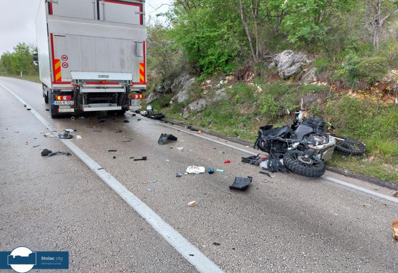 Nesreća u Stocu - Nesreća u Stocu: Motorist u životnoj opasnosti nakon sudara sa dostavnim vozilom