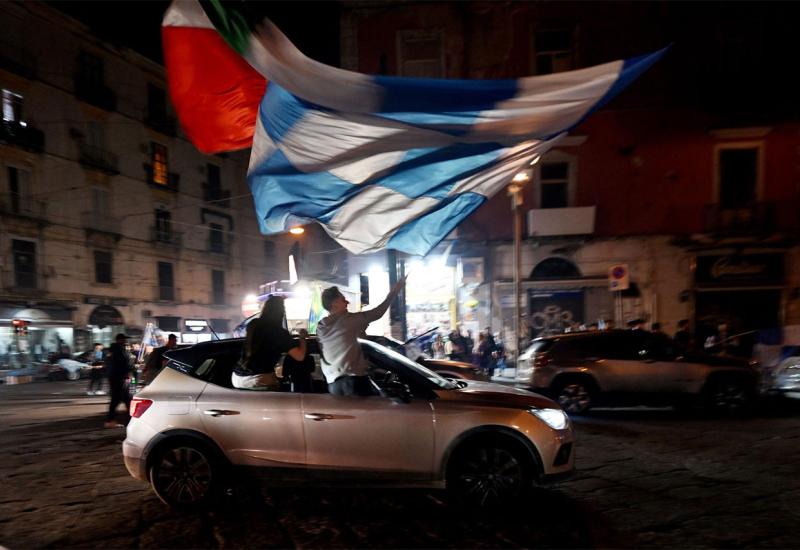 Ludnica u Napulju zbog proslave, ubijen muškarac, 200 ozlijeđenih