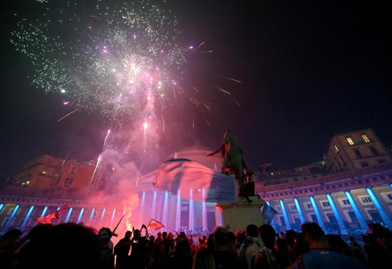 Slavlje u Napulju - FOTO/VIDEO | Noć kada je proključao Vezuv