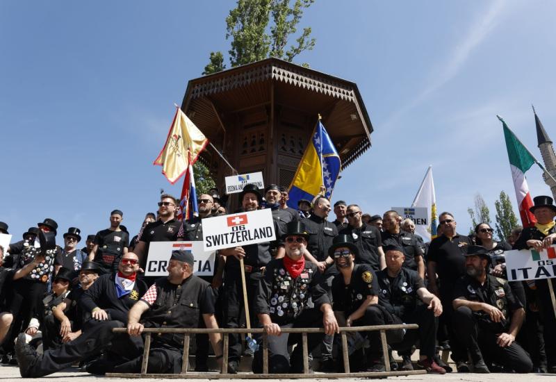 Dimnjačari iz nekoliko država prošetali Sarajevom