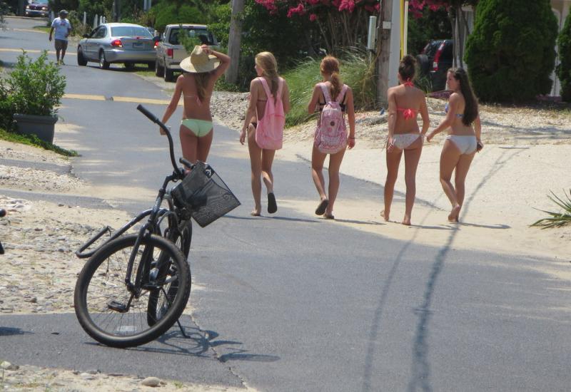 Za hodanje u kupaćem kostimu ulicama kazna 200 eura