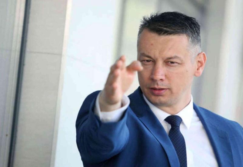 Nešić brani Dodika i poručuje Isaku: Očigledno mu loše ide bildanje mišića, pa...