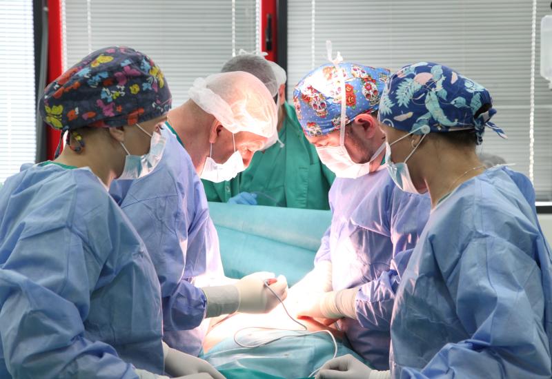 U Poliklinici Vitalis izvedeni operativni zahvati iz abdominalne kirurgije