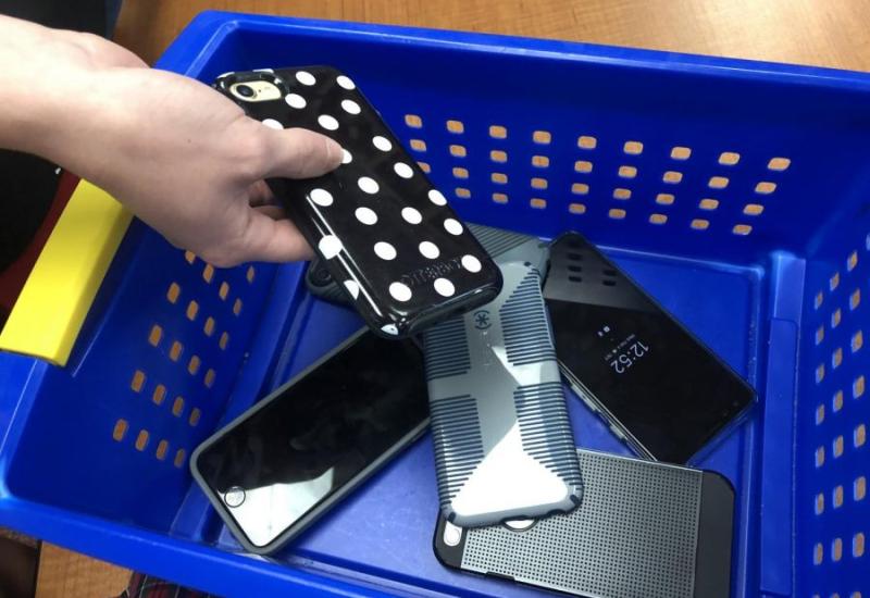 Bez mobitela na nastavi - Kutije za mobilne telefone u osnovnoj školi