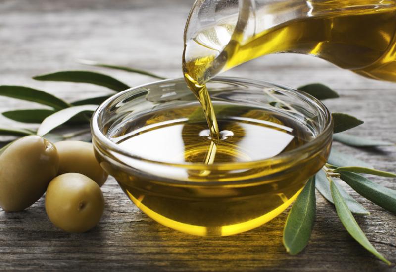 Maslinovo ulje potrebno je čuvati u tamnoj staklenoj boci - Znate li što je najzdravije za pripremu hrane: ulje, svinjska mast ili maslac