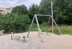 Mostar - Zapušteno, zaraslo i razvaljeno dječje igralište