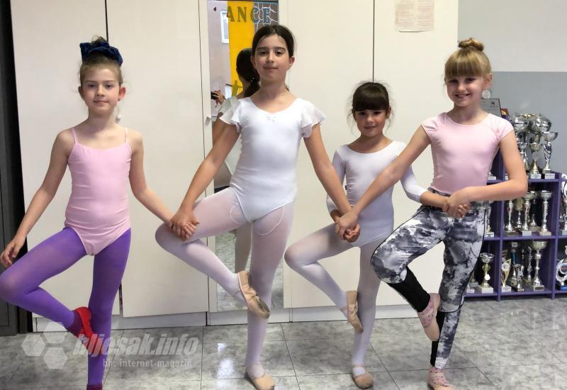 Učenice prvog i drugog razreda baletne škole u Mostaru - Majčin dan