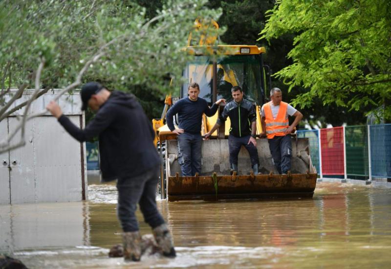 Snimke poplavljenog Obrovca - Potop u Obrovcu: 