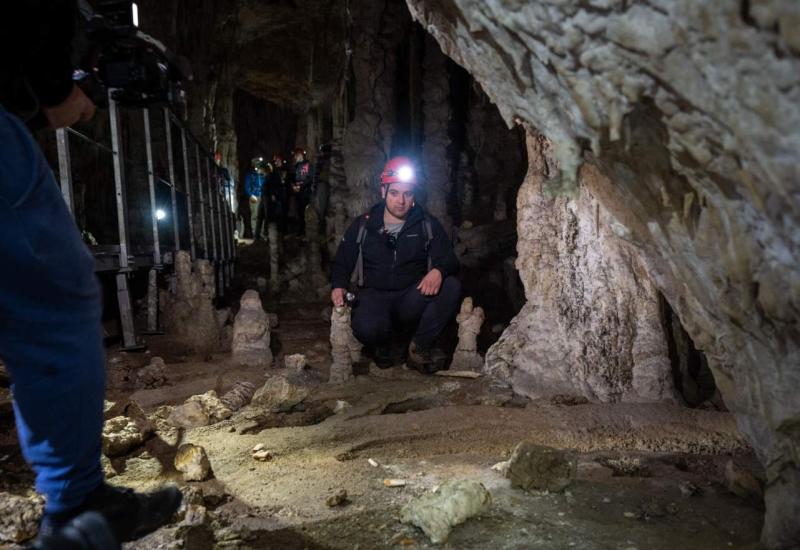 Pećina Srednje stijene - Istražite netaknutu šumu Tajana: Bajkovita priroda koja će vas ostaviti bez daha
