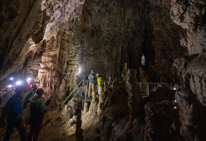 Pećina Srednje stijene - FOTO | Tajan, tajna koju morate otkriti 