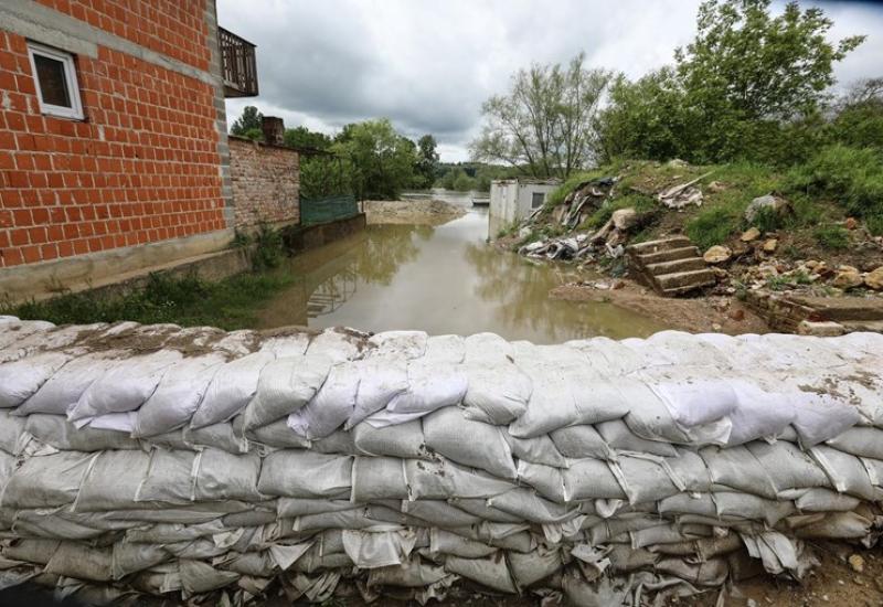 Poplave u Hrvatskoj -  Hrvatska: U obrani od poplava pomaže 300 vojnika