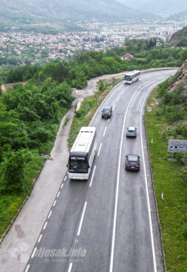 Autobusi navijača iz Mostara krenuli su prema Zenici - Autobusi navijača krenuli iz Mostara 