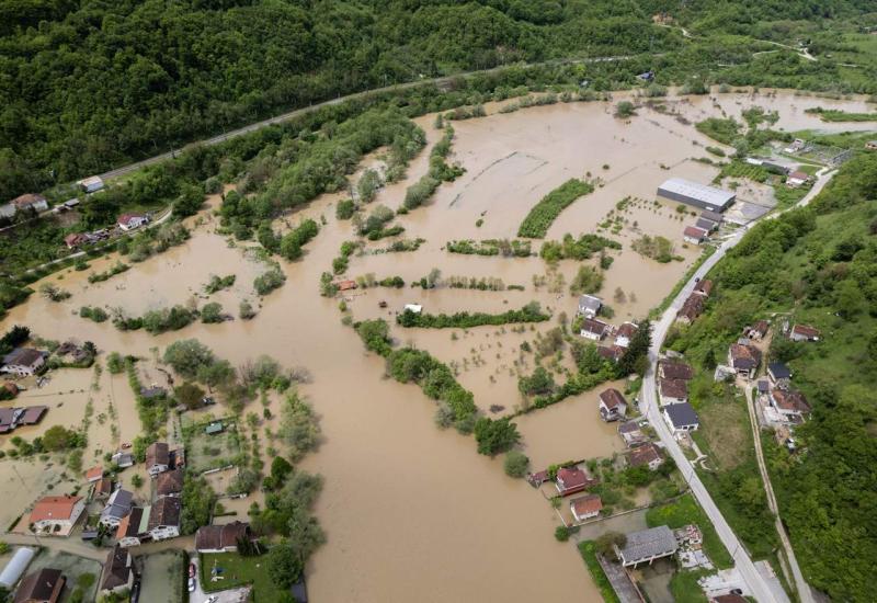 Kuće pod vodom u USK - Neprospavana noć iza USK: Nezapamćena poplava, štete su ogromne