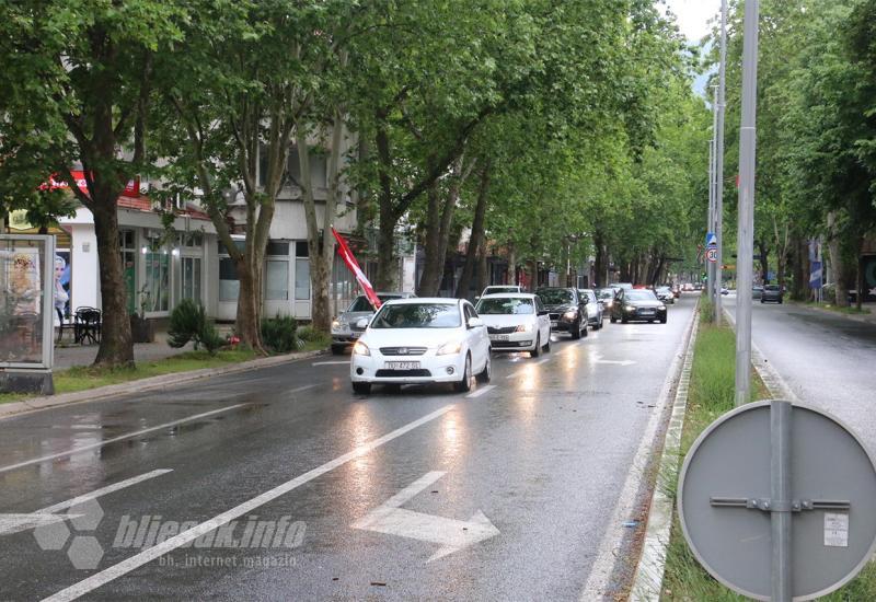Kilometarska kolona prošla Mostarom i krenula u Čitluk pozdraviti prvaka BiH