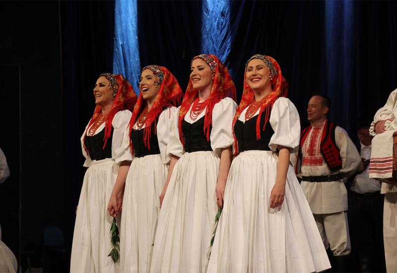 Plesni koncert Ansambla Lado - Mostarska publika uživala u plesnom koncertu Ansambla Lado