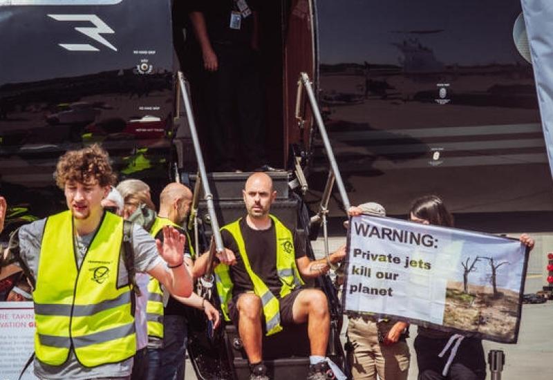 Klimatski aktivisti nakratko prekinuli zračni promet u Ženevi -  Klimatski aktivisti opet 
