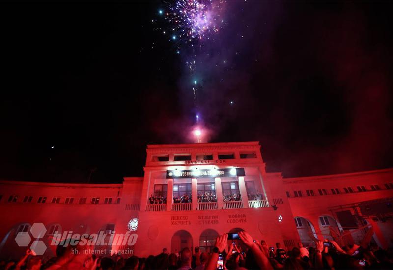 Noć proslave u Mostaru protekla mirno, jedino politika pravila 'nered'