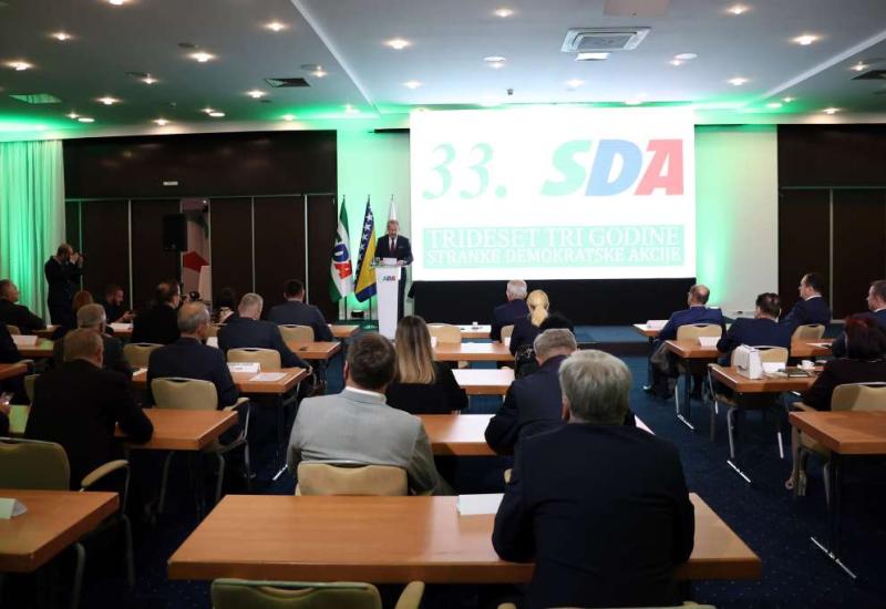 Bakir Izetbegović tijekom obilježavanj 33 godine postojanja SDAa  - Izetbegović: Tamo gdje je SDA imala dominantu ulogu dogodilo najmanje ratnog zločina