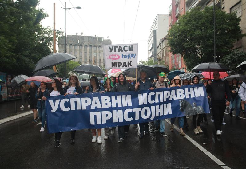 Održan četvrti prosvjed pod geslom Srbija protiv nasilja - Završen prosvjed u Beogradu, ispred RTS-a i dalje napeto