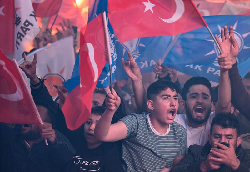 Slavlje Erdoganovih pristalica - Erdogan se u Istanbulu zahvalio biračima i proglasio pobjedu na izborima 