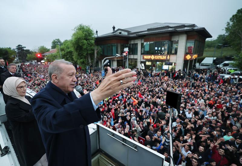 Erdogan se u Istanbulu zahvalio biračima i proglasio pobjedu na izborima 