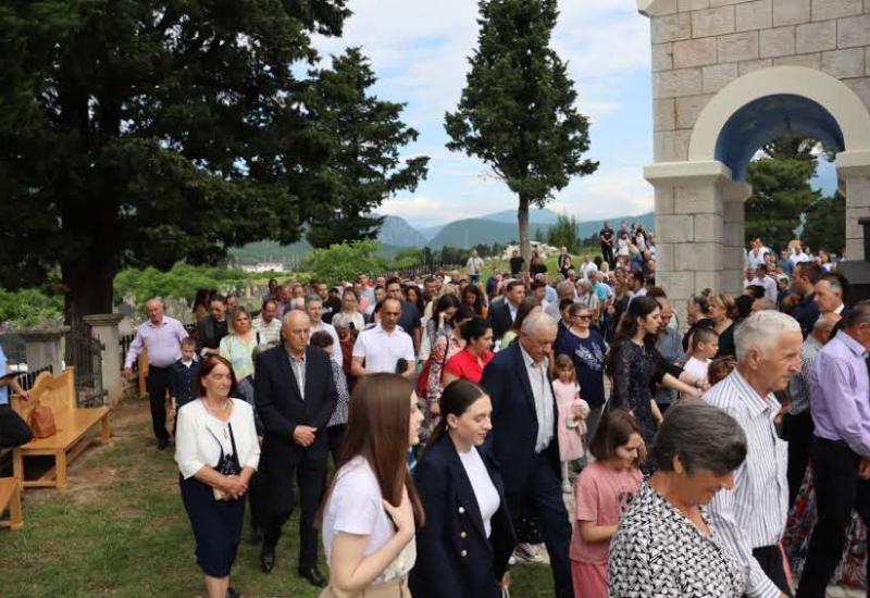 Crkva Vaznesenja Gospodnjeg u Bijelom Polju - Na stotine Mostaraca i Hercegovaca pisustvovalo osvećenju Crkve Vaznesenja Gospodnjeg