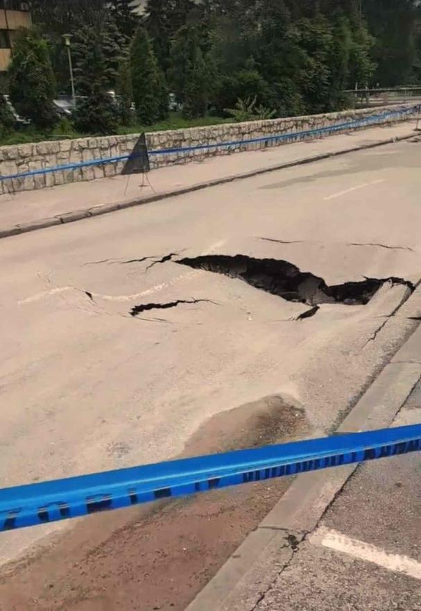 Propao asfalt u Zenici - Realnost cesta u BiH: Propao asfalt 