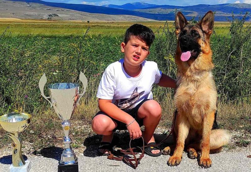 9-godišnji Inan najbolji je vodič pasa 