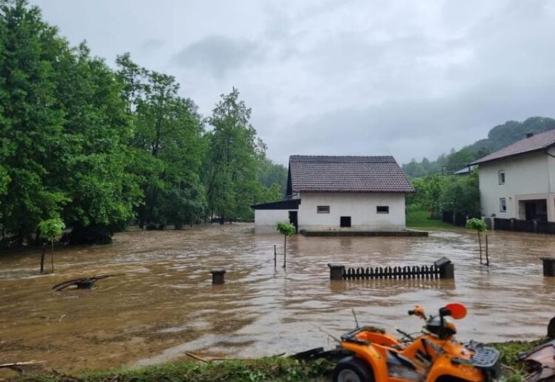 Poplave u Tesliću - Poplave zahvatile sjeverne dijelove BiH, najkritičnije u Tesliću