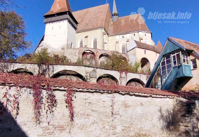 Luteranska crkva-utvrda - Biertan: Brava s 19 „pera“, europski jedinstven poliptih i soba za mirenje posvađanih supružnika (Transilvanijom uzduž & poprijeko 10)