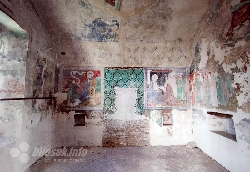 Ostaci fresaka u katoličkoj kapeli - Biertan: Brava s 19 „pera“, europski jedinstven poliptih i soba za mirenje posvađanih supružnika (Transilvanijom uzduž & poprijeko 10)