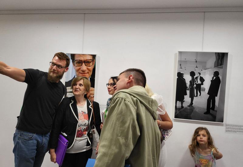 U Mostaru otvorena izložba Yves Saint Laurent by Alexandra i Pierre Boulat - U Mostaru otvorena izložba 