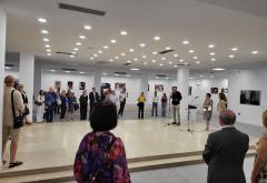 U Mostaru otvorena izložba 'Yves Saint Laurent by Alexandra i Pierre Boulat'