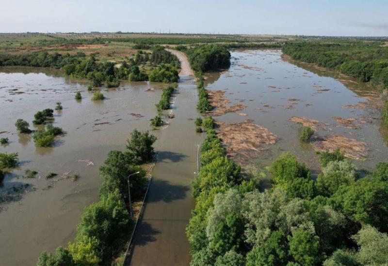 Poplavljena područja nakon uništenja brane Nova Kahovka u Ukrajini - Vrhunac vodenog vala u Ukrajini: Tisuće ljudi izgubit će domove i sredstva za život