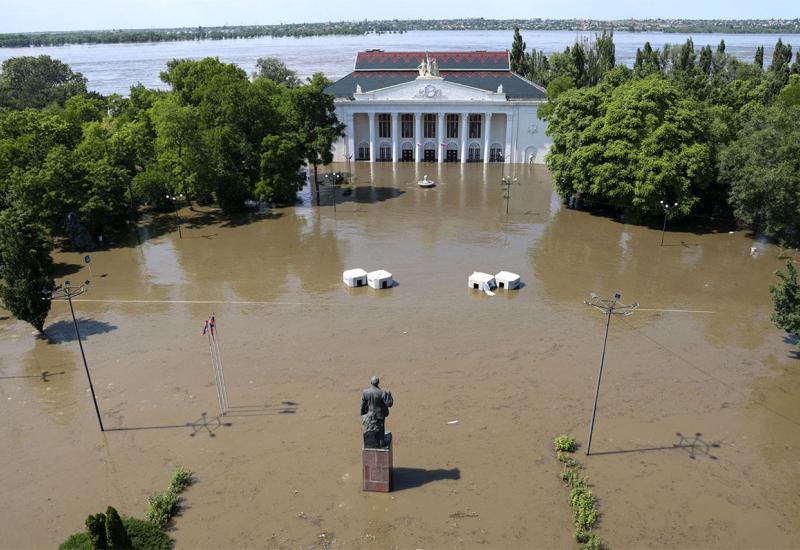 Poplavljena područja nakon uništenja brane Nova Kahovka u Ukrajini - Vrhunac vodenog vala u Ukrajini: Tisuće ljudi izgubit će domove i sredstva za život