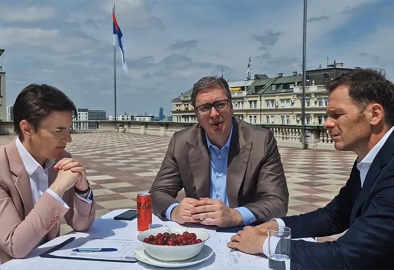 Vučić sa zdjelom višanja - novi hit na Twitteru