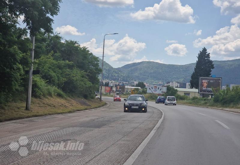 Pripremanje za asfalt na mostarskoj ulici - Došao je i taj dan: Asfalt na najproblematičnoj cesti u Mostaru