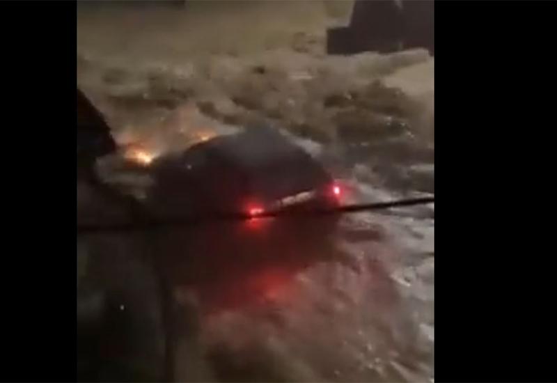 VIDEO | Voda u Teočaku nosila vozila