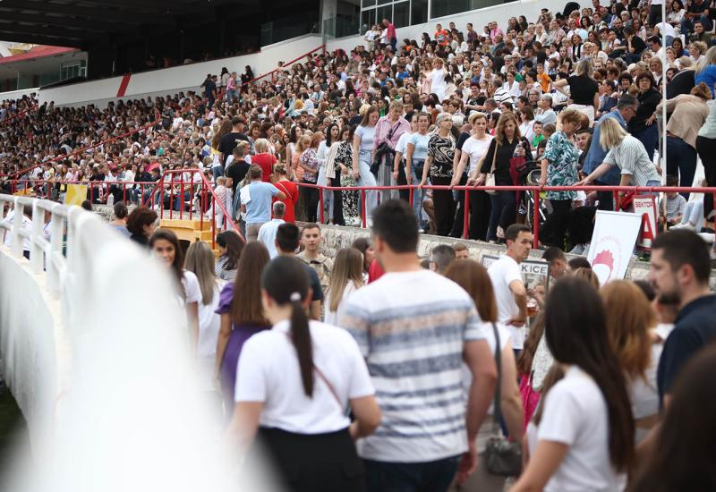 Koncert uspio, prije nego što je počeo| Rijeke ljudi slijevaju se na stadion