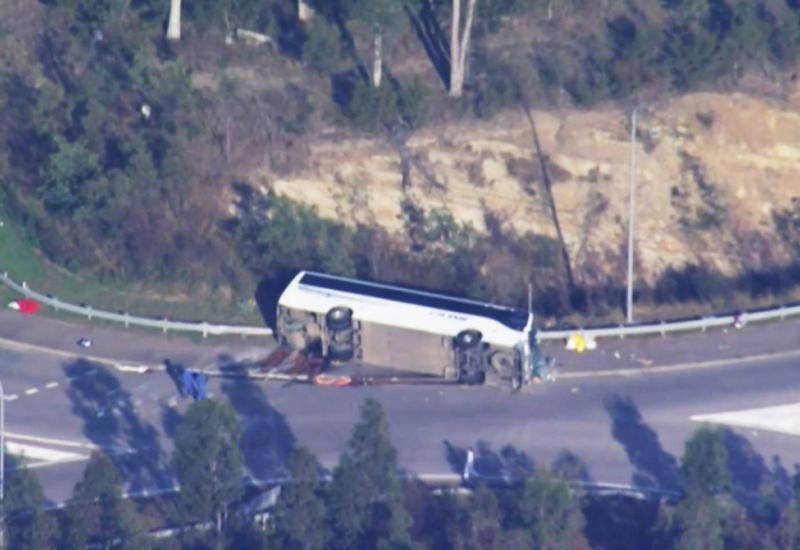 Autobus se vraćao sa svadbe i sletio s ceste, najmanje 10 ljudi poginulo - Autobus se vraćao sa svadbe i sletio s ceste, najmanje 10 ljudi poginulo