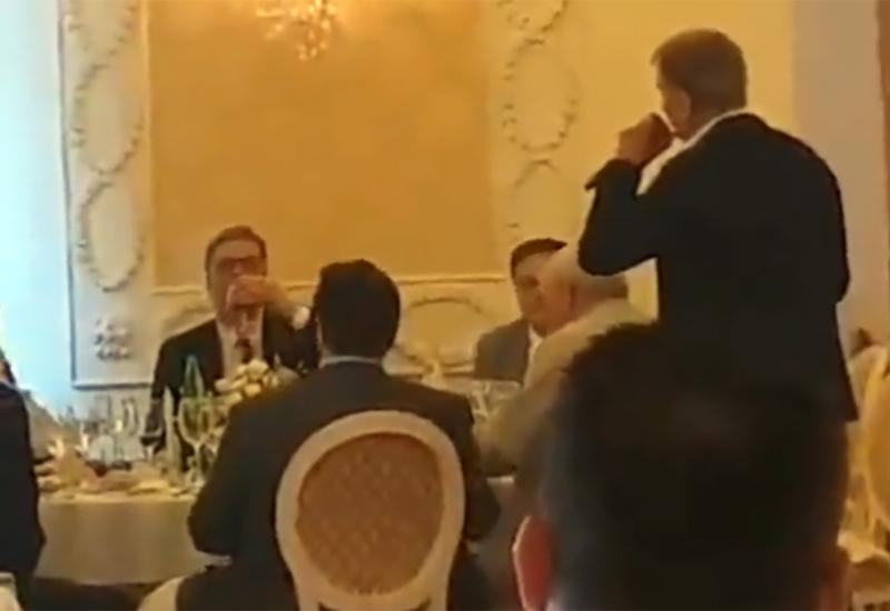 Vučić na slavlju sa Šešeljom, pjevaju se pjesme o četničkom vojvodi 