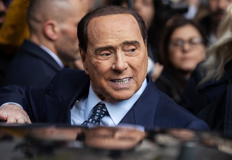 Tko je bio Berlusconi: Od pjevača na kruzeru do tajkuna